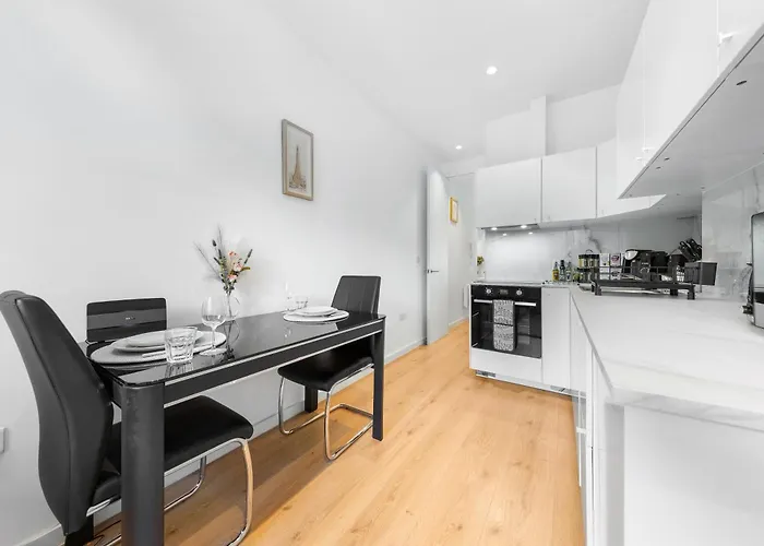 Modern Luxury Apartment Next To Aldgate East Station And Tower Of London